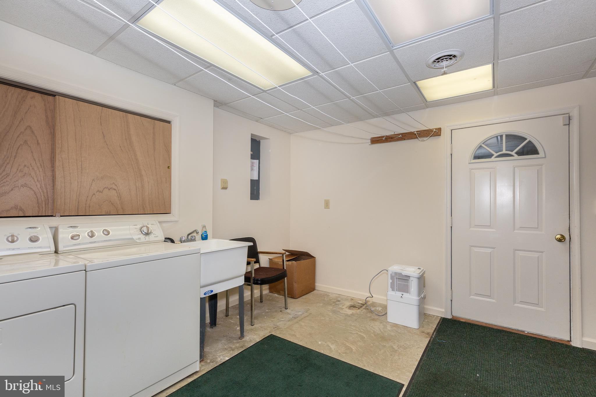 1915 Bachmans Valley Road Manchester, MD 21102 - Photo 23 of 47 Laundry & garage access
