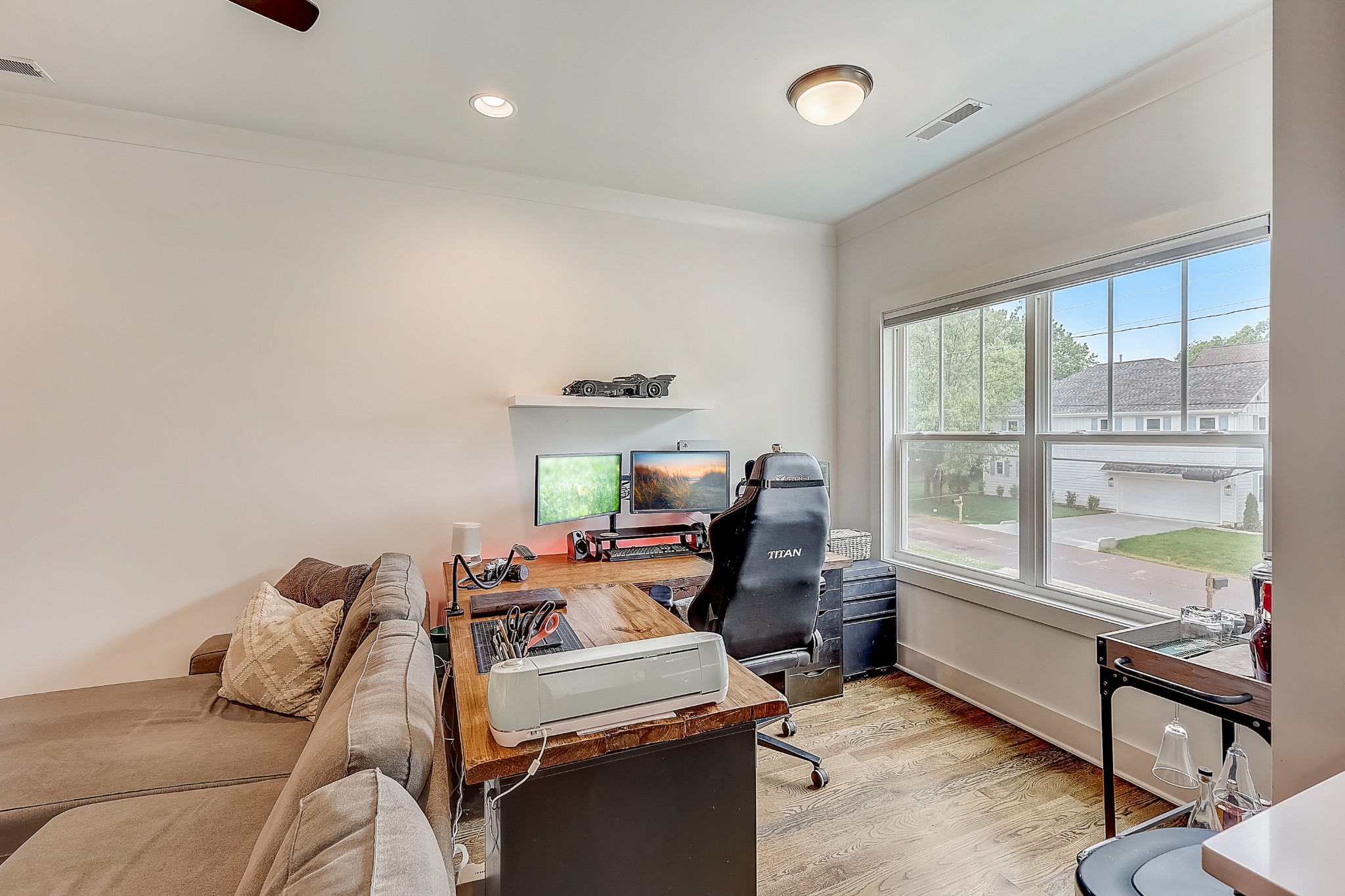 2010 Sheridan Road Nashville, TN 37206 - Photo 27 of 62 a workspace with furniture and a window