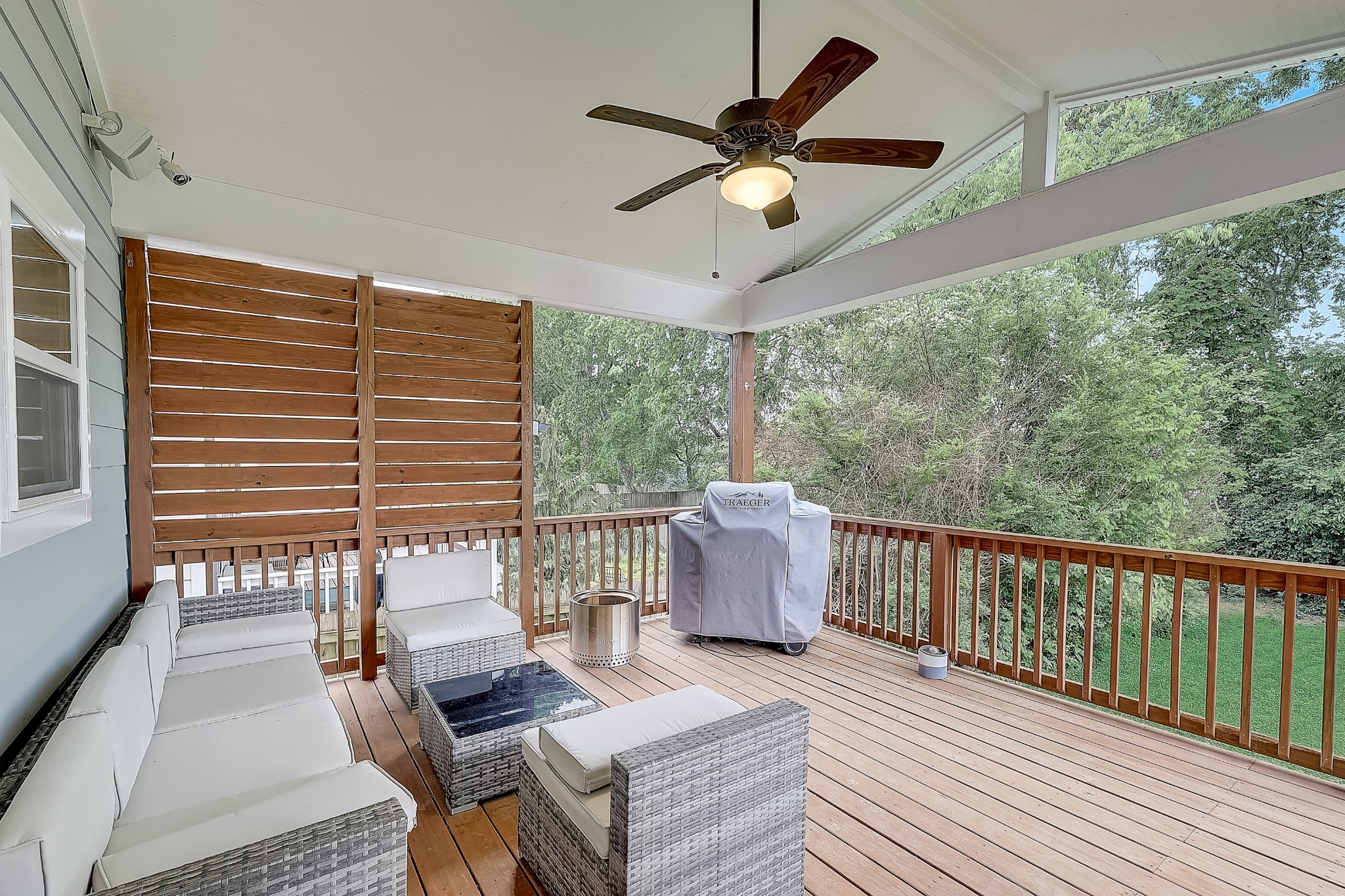 2010 Sheridan Road Nashville, TN 37206 - Photo 49 of 62 a view of a patio with a tv