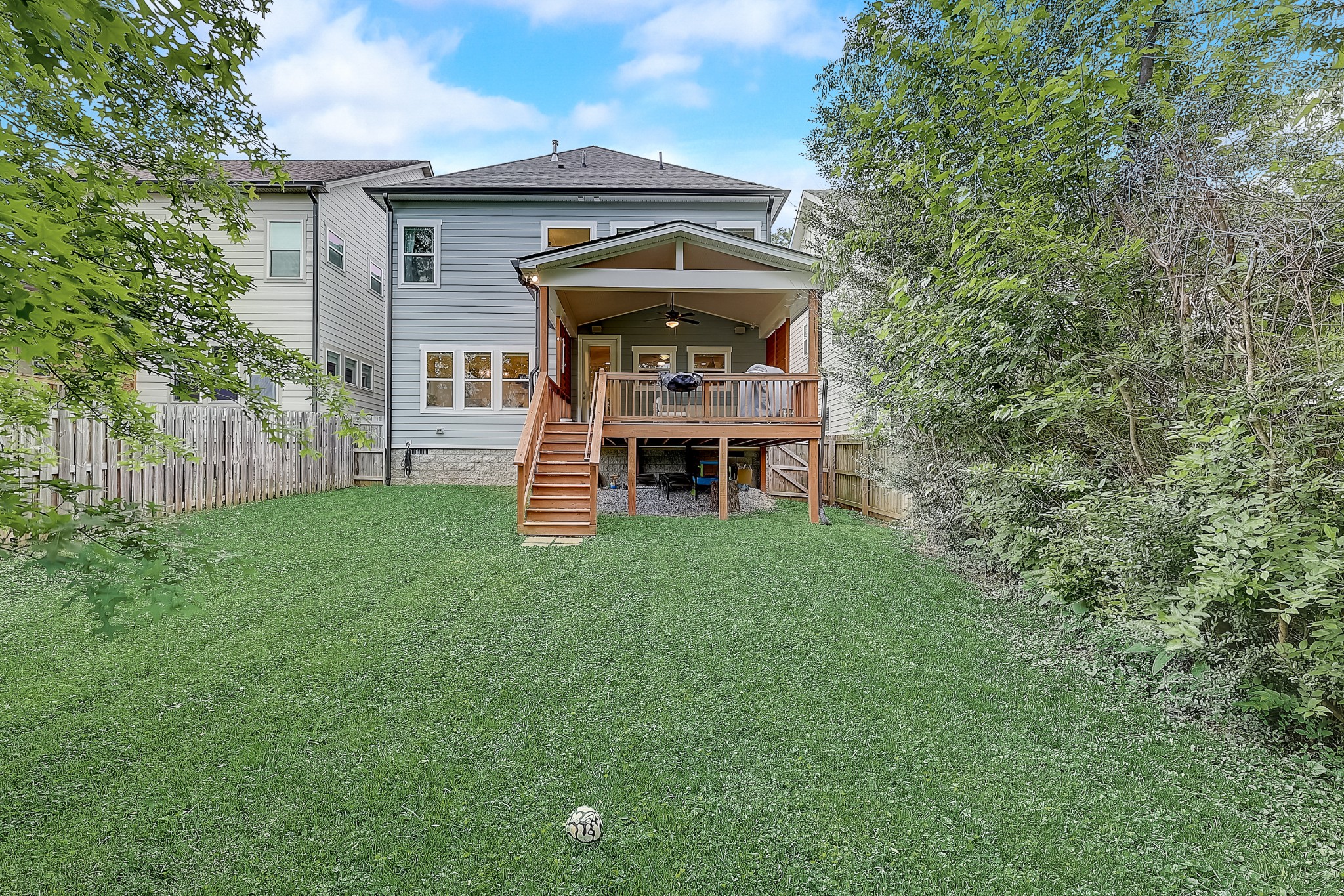 2010 Sheridan Road Nashville, TN 37206 - Photo 54 of 62 a view of a small house with a garden