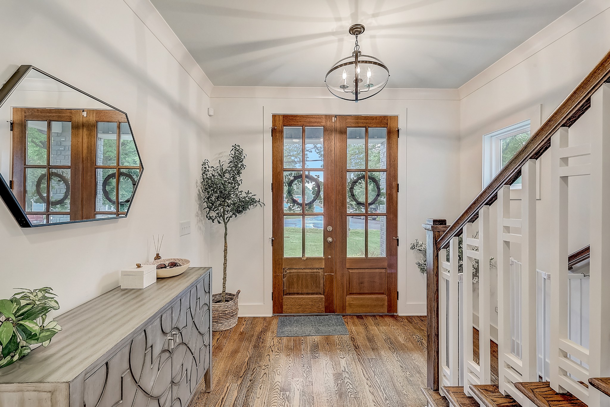 2010 Sheridan Road Nashville, TN 37206 - Photo 7 of 62 a view of entryway with furniture and wooden floor
