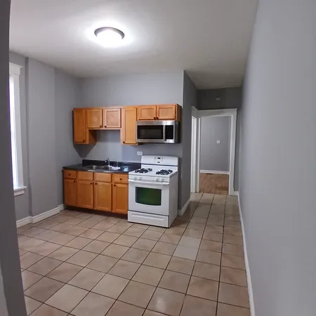 $1,615 | 4056 West Hirsch Street, Unit 1, Chicago, IL 60651