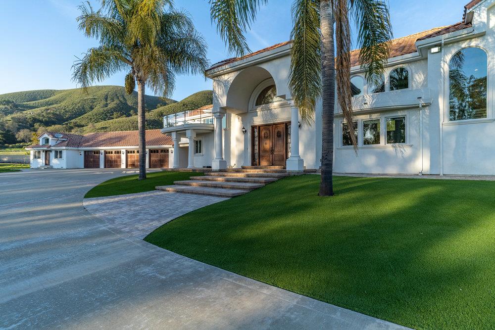 2985 Day Road Gilroy, CA 95020 - Photo 9 of 100 a front view of house with yard and green space