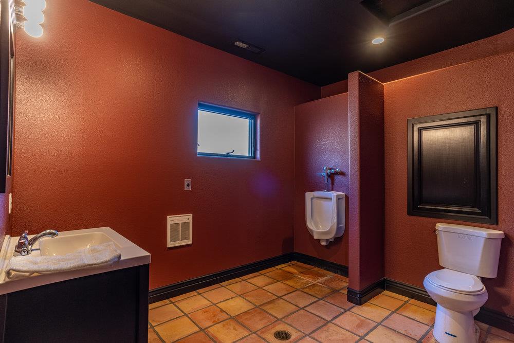 2985 Day Road Gilroy, CA 95020 - Photo 92 of 100 a bathroom with a toilet