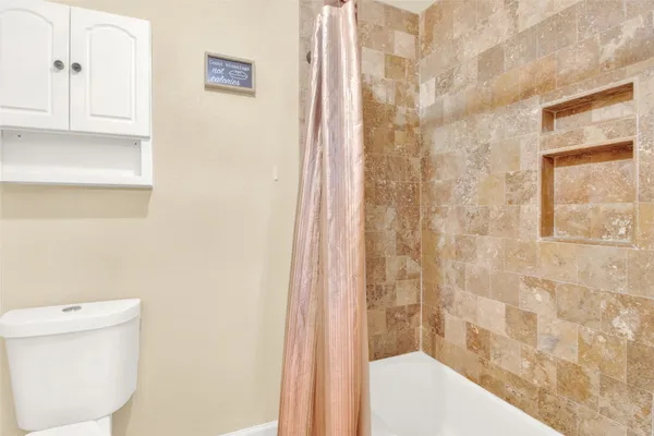 $3,150 | 50 Lazy Lane, Kemah, TX 77565