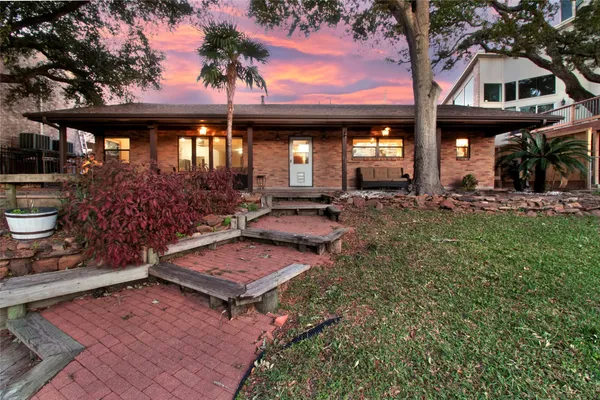 $3,150 | 50 Lazy Lane, Kemah, TX 77565