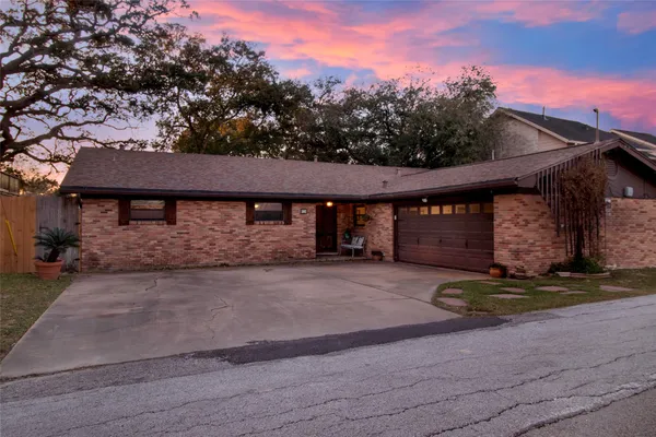 $3,150 | 50 Lazy Lane, Kemah, TX 77565