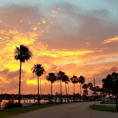 $3,150 | 50 Lazy Lane, Kemah, TX 77565