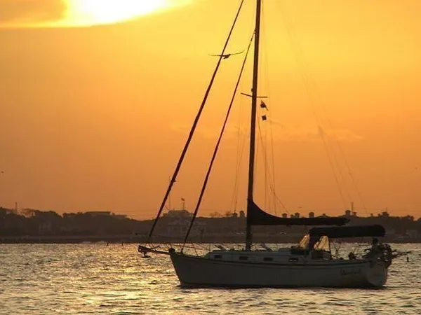 $3,150 | 50 Lazy Lane, Kemah, TX 77565