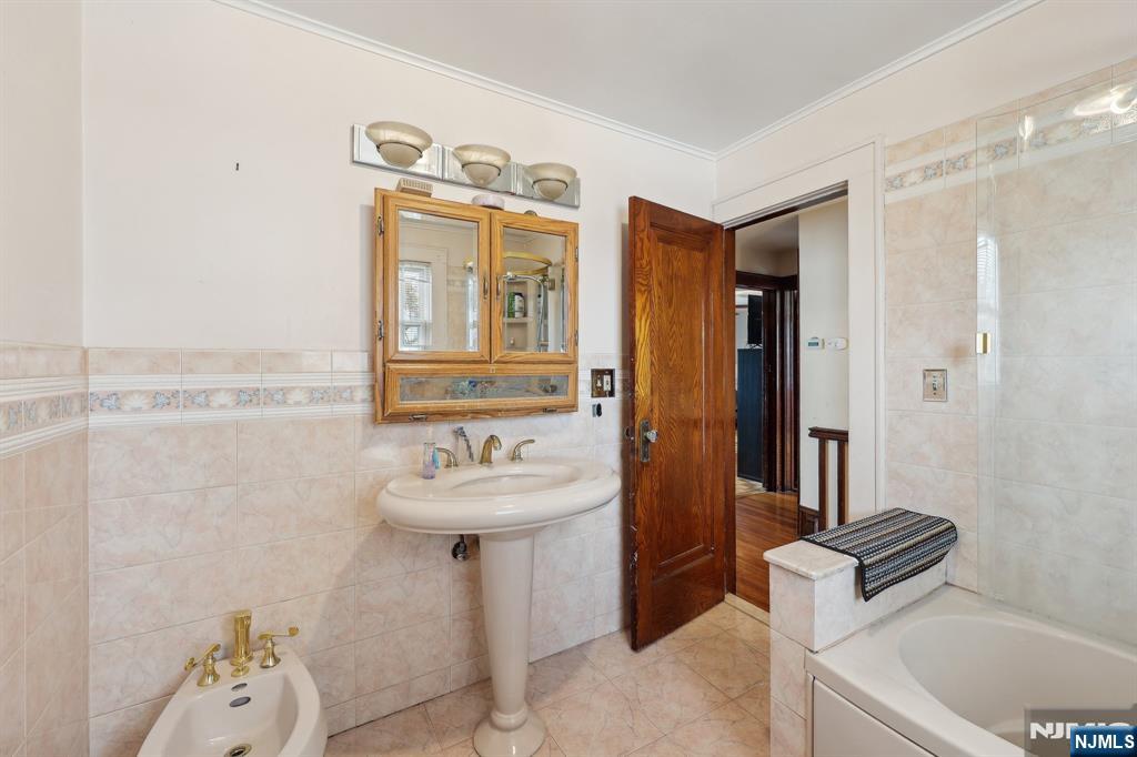 48 Marinus Street Rochelle Park, NJ 07662 - Photo 33 of 42