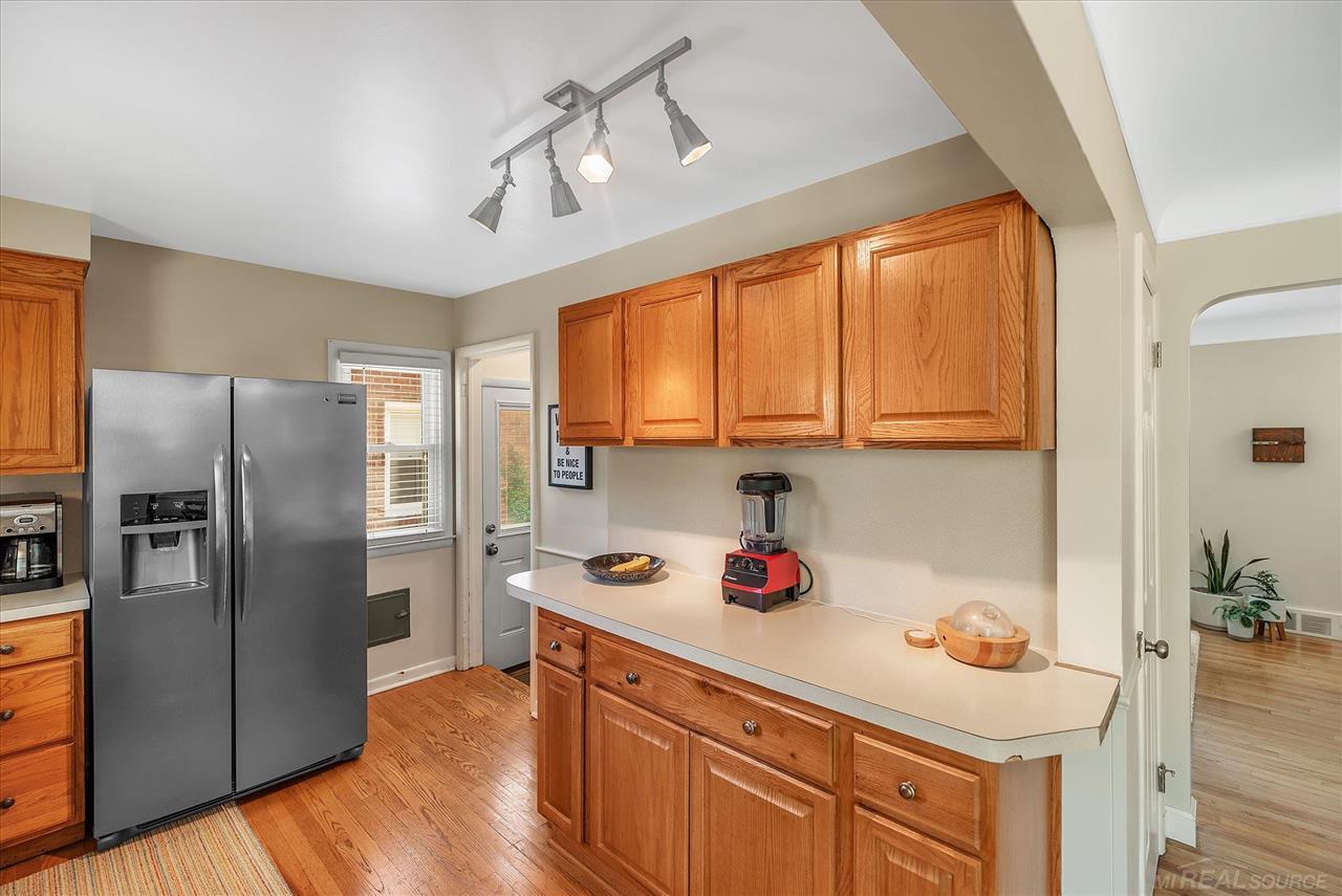 2406 West Webster Road Royal Oak, MI 48073 - Photo 14 of 42 50043968-13.JPG