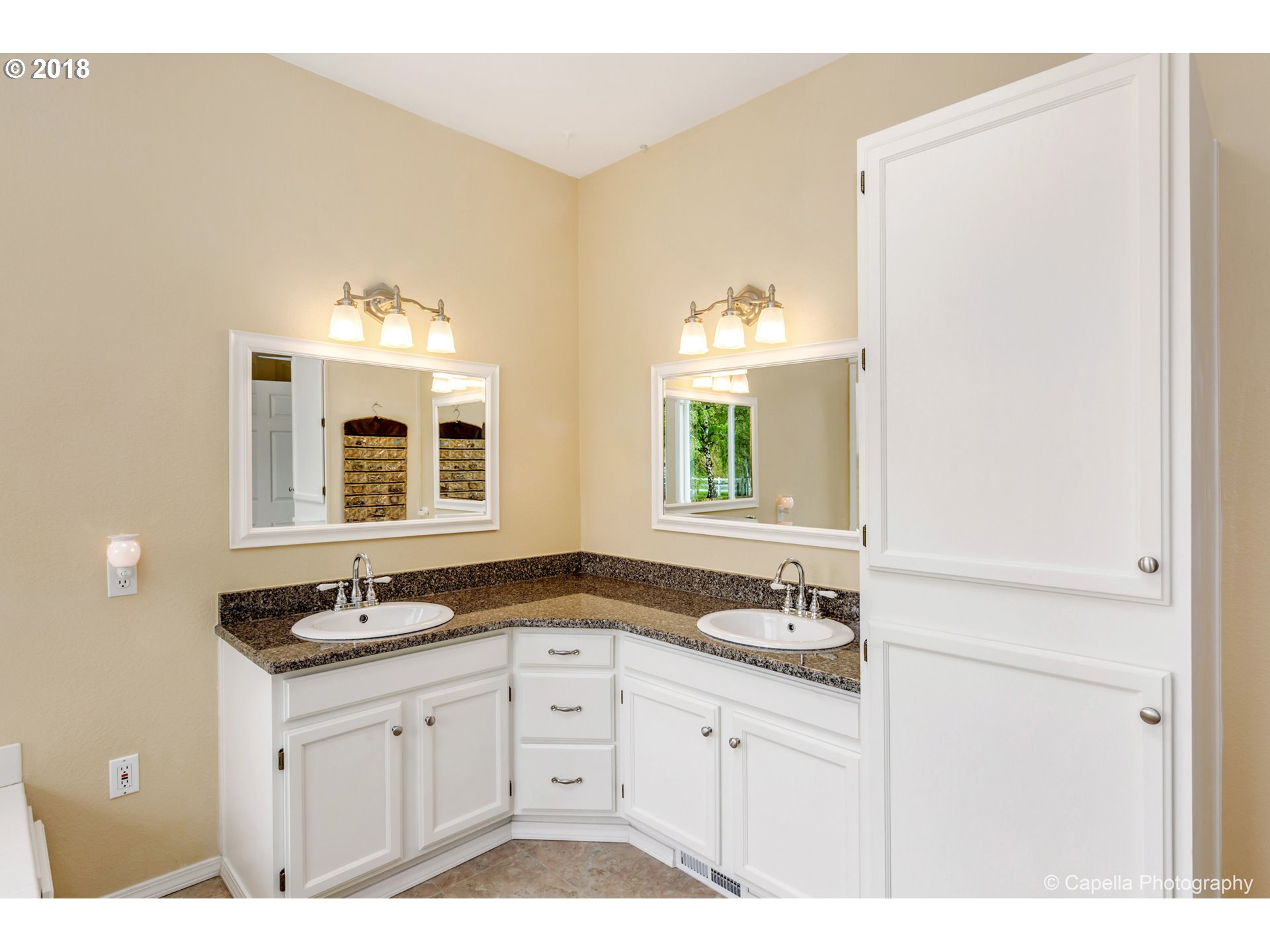 11675 Hazelgreen Road Northeast Silverton, OR 97381 - Photo 16 of 32 a bathroom with a sink and a mirror