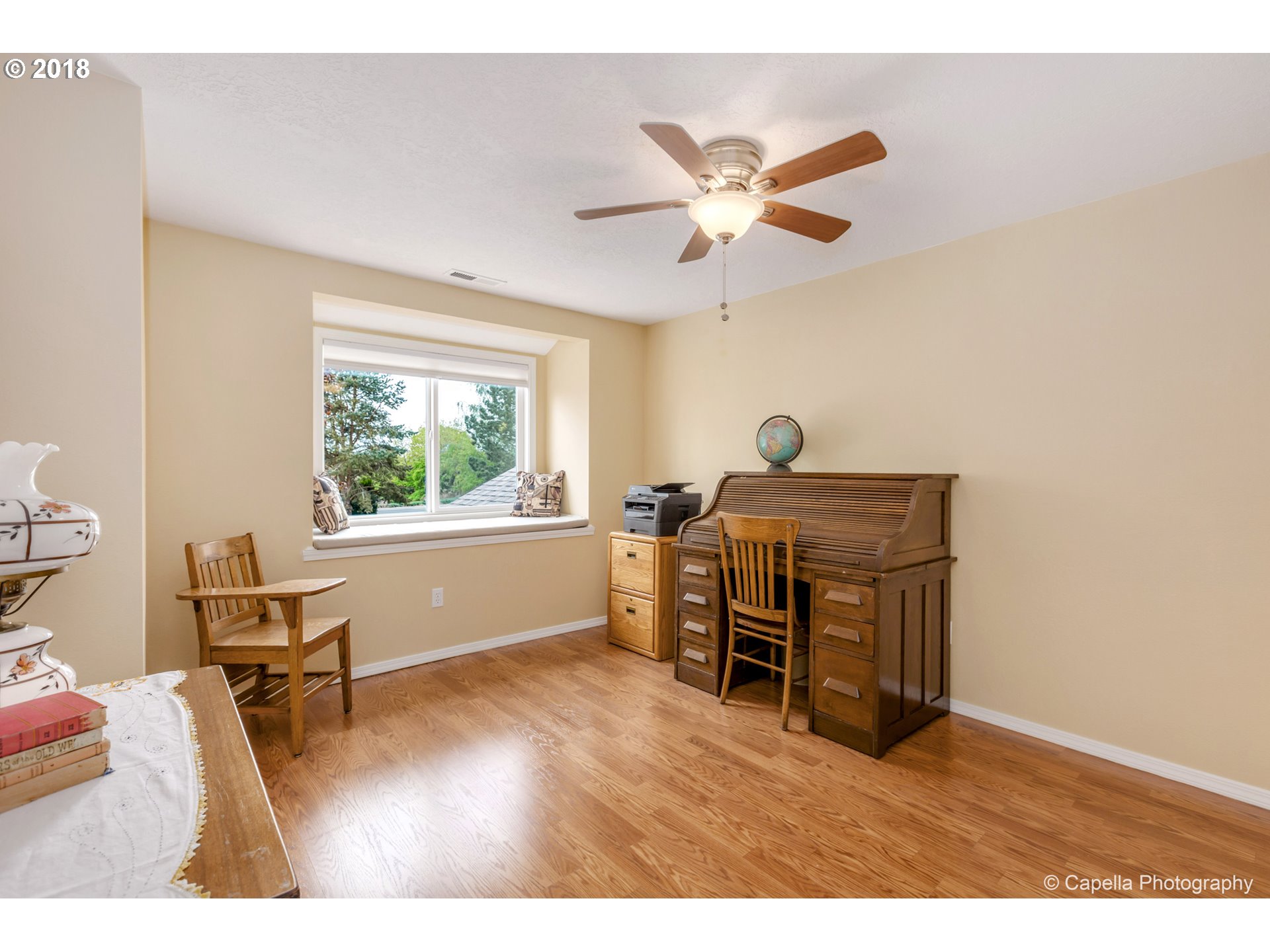 11675 Hazelgreen Road Northeast Silverton, OR 97381 - Photo 21 of 32 a living room with furniture and a window