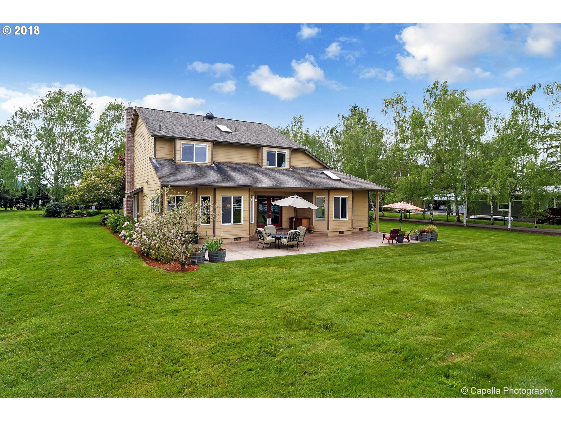 11675 Hazelgreen Road Northeast Silverton, OR 97381 - Photo 27 of 32 a front view of a house with a garden
