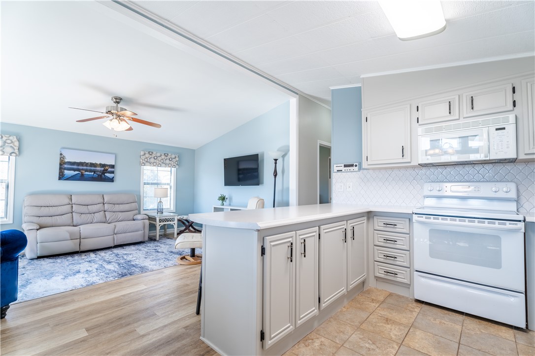 1230 Melton Road, Unit 14 West Union, SC 29696 - Photo 8 of 23 Vaulted ceilings and light bright living space