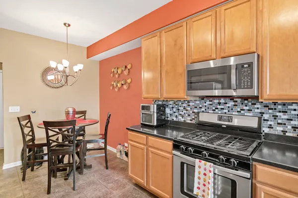 $2,800 | 1263 Tamarack Drive, Bartlett, IL 60103