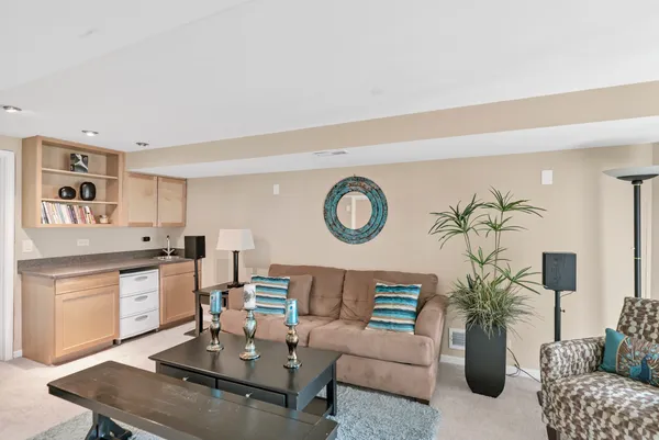 $2,800 | 1263 Tamarack Drive, Bartlett, IL 60103