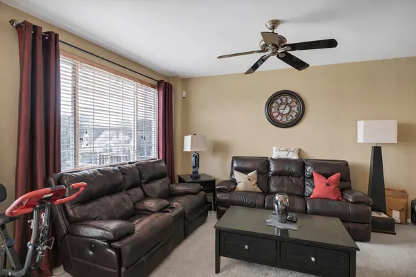 $2,800 | 1263 Tamarack Drive, Bartlett, IL 60103