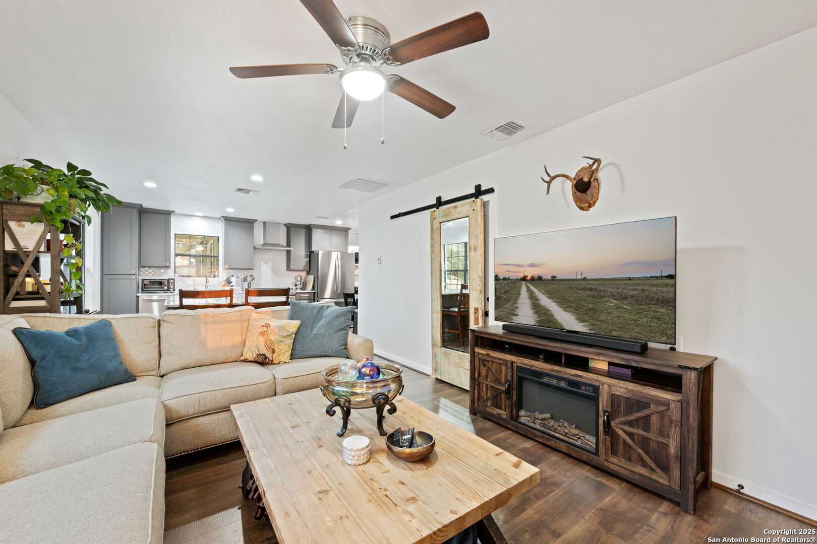 2605 Schuttig Road Pleasanton, TX 78064 - Photo 6 of 35 a living room with furniture and a flat screen tv