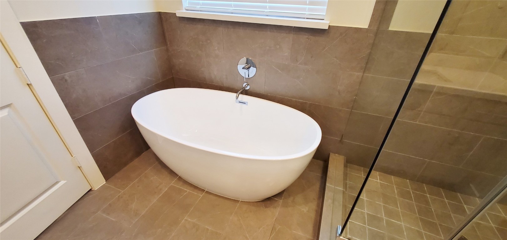 2980 Alice Street Houston, TX 77054 - Photo 12 of 20 a bathroom with a sink and a mirror