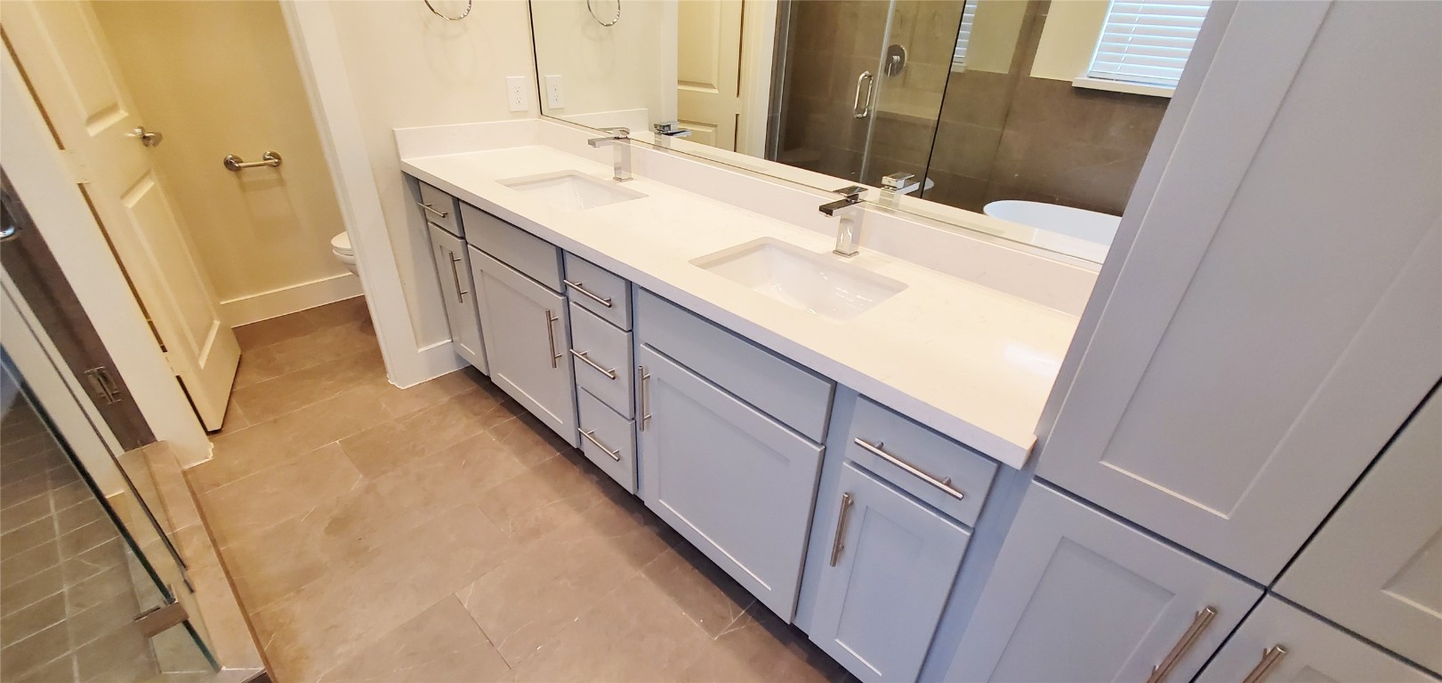 2980 Alice Street Houston, TX 77054 - Photo 13 of 20 a bathroom with a double vanity sink and mirror