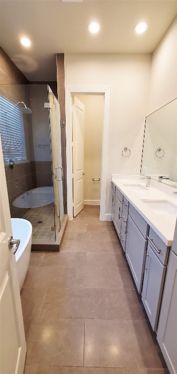 2980 Alice Street Houston, TX 77054 - Photo 14 of 20 a spacious bathroom with a double vanity sink toilet mirror and bathtub