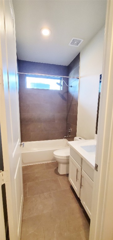 2980 Alice Street Houston, TX 77054 - Photo 18 of 20 a bathroom with a bathtub sink mirror vanity and toilet