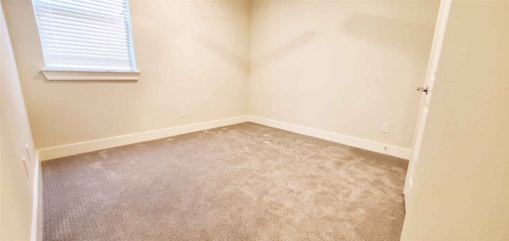 2980 Alice Street Houston, TX 77054 - Photo 19 of 20 an empty room with a window