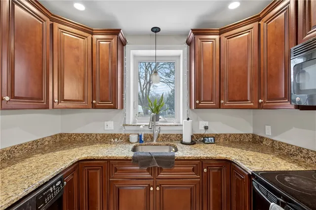 $425,000 | 110 Panto Road, Warwick, RI 02886