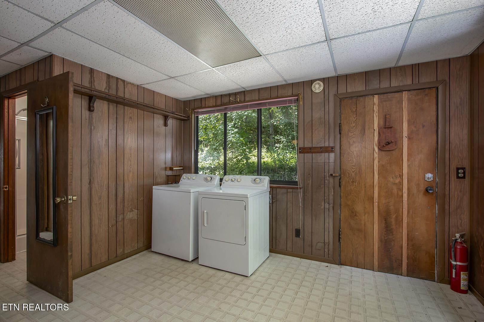 1309 Gamble Drive Heiskell, TN 37754 - Photo 16 of 47 18_GambleDrive_1309_Laundry-MudRoom