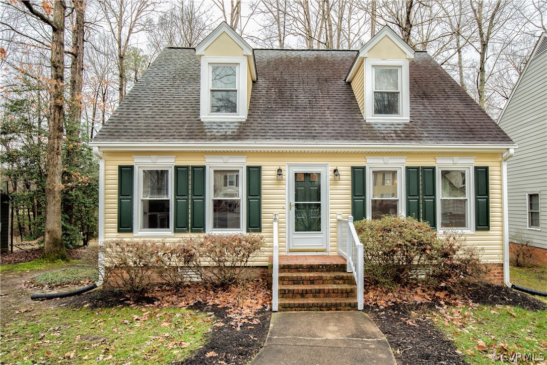 5618 Chatmoss Road Midlothian, VA 23112 - Photo 1 of 25 front view of a house with a yard