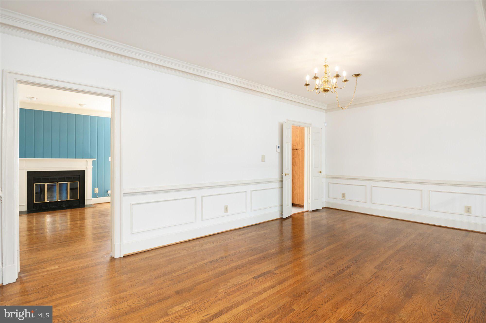 8319 Rising Ridge Way Bethesda, MD 20817 - Photo 10 of 44 Living Room