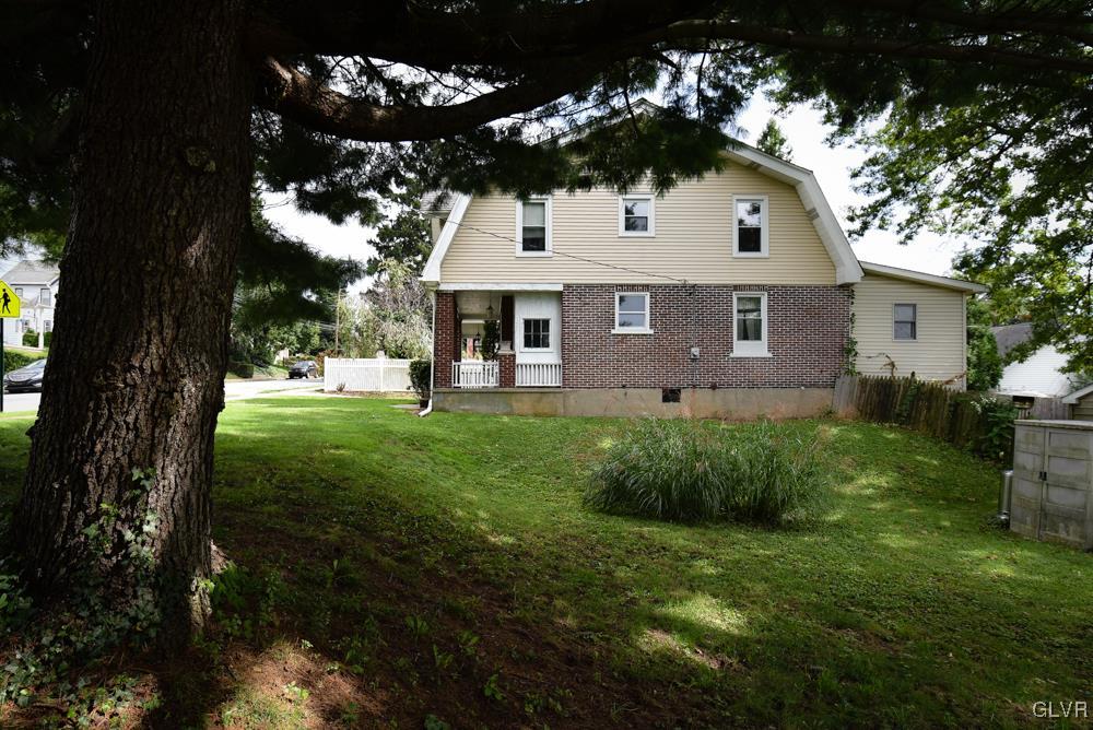 1129 Spring Street Bethlehem, PA 18018 - Photo 5 of 50 Gallery Image 5