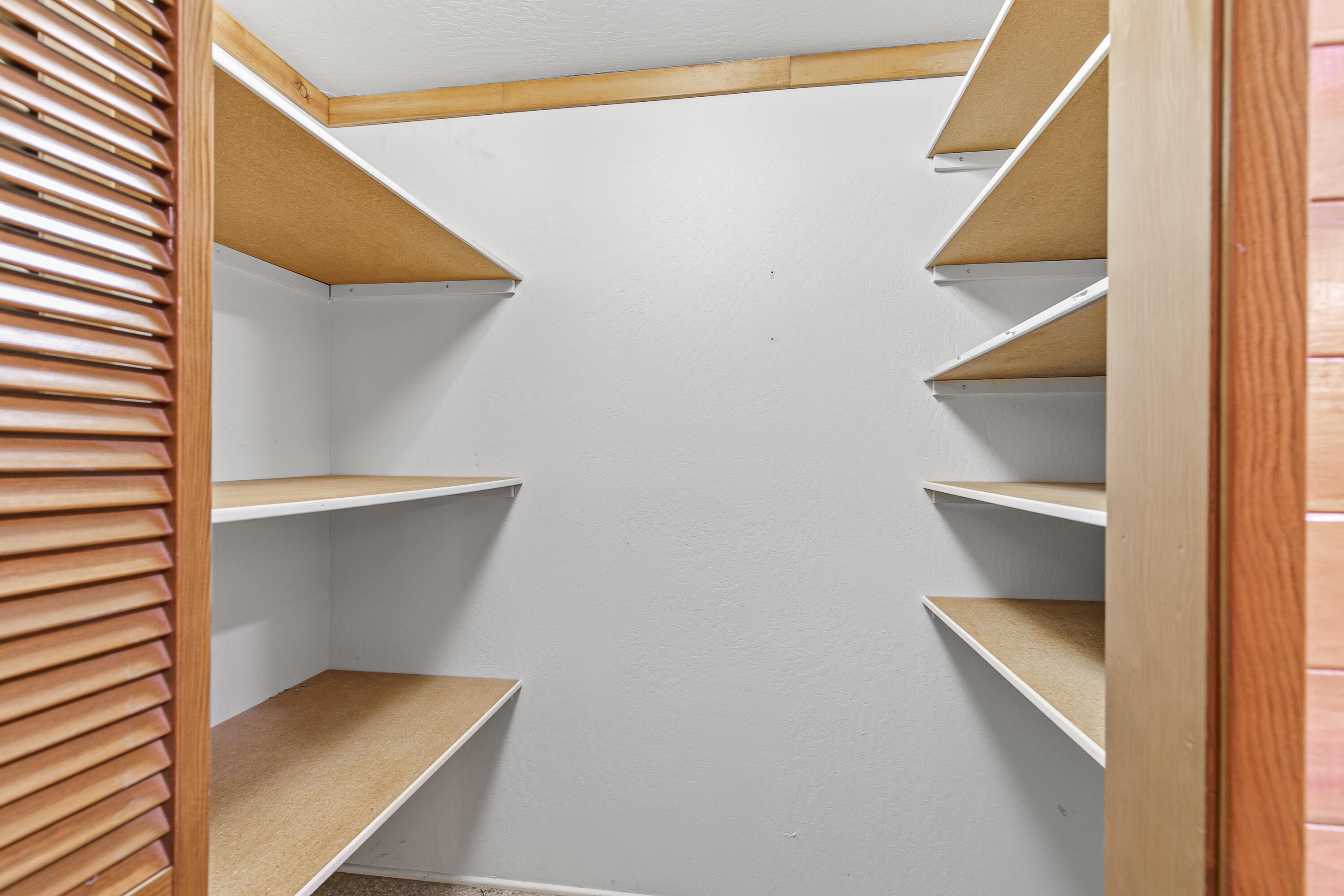 11597 Corp Ranch Road Ashland, OR 97520 - Photo 26 of 57 Linen closet