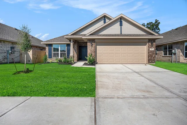 $246,900 | 416 Bryan Way, Angleton, TX 77515