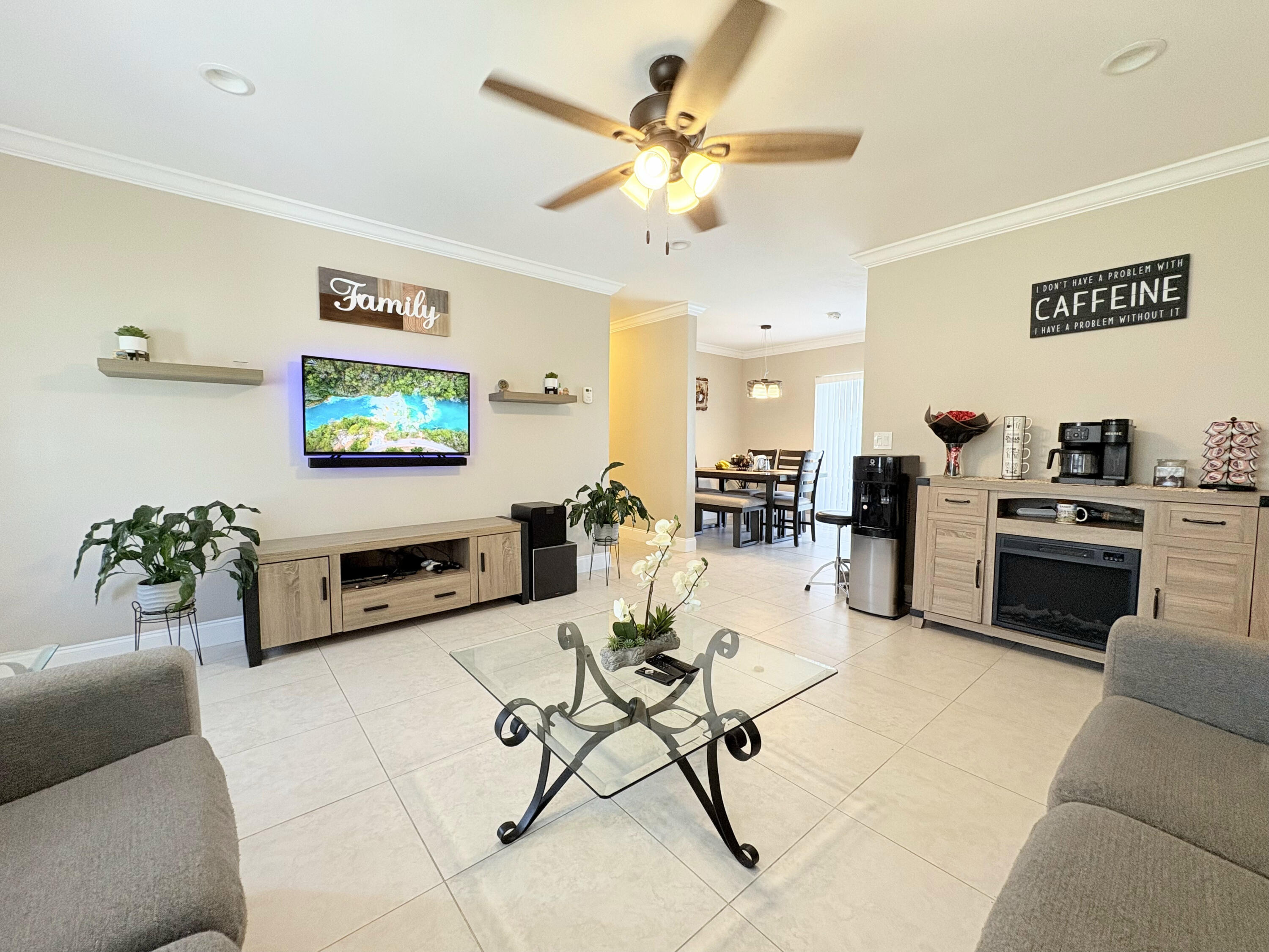 5910 Queen Anne Road West Palm Beach, FL 33415 - Photo 15 of 56 livingroom2