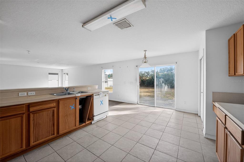 512 Flower Fields Lane Orlando, FL 32824 - Photo 5 of 28 a large kitchen with a stove