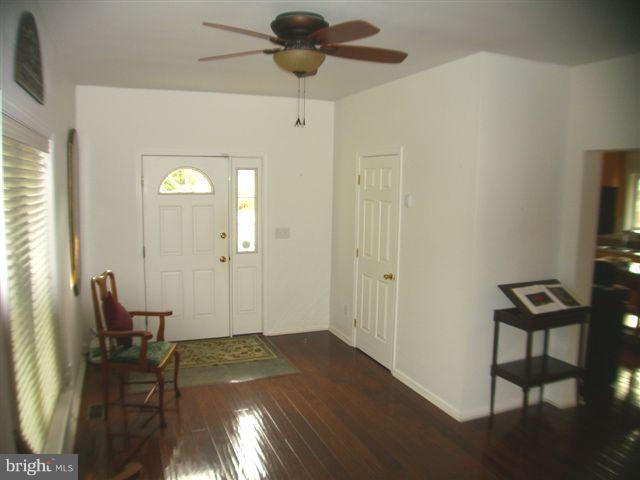 612 Londontown Road Edgewater, MD 21037 - Photo 5 of 26 Front Entry