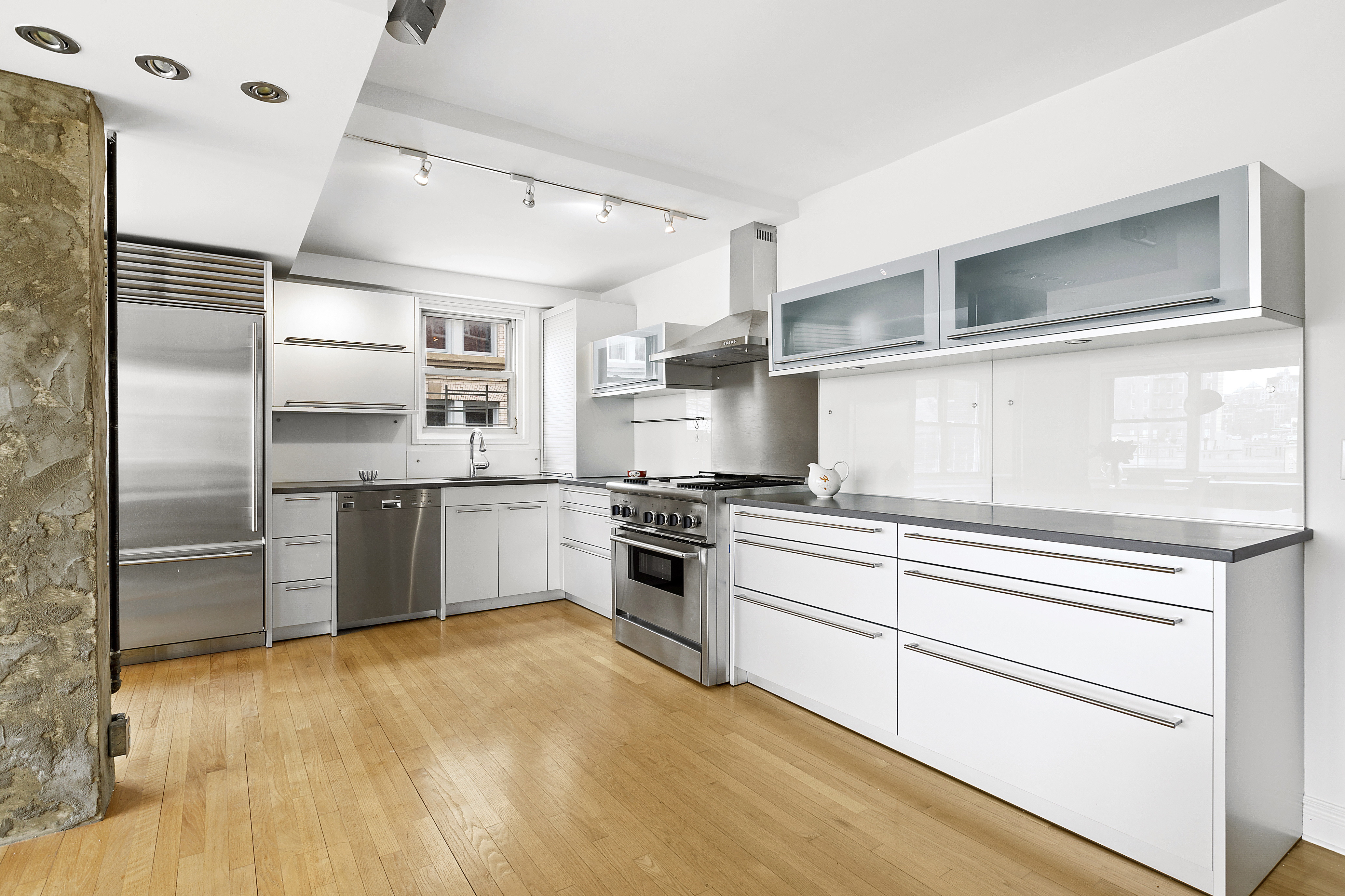 3 Sheridan Square, Unit 8H Manhattan, NY 10014 - Photo 2 of 10