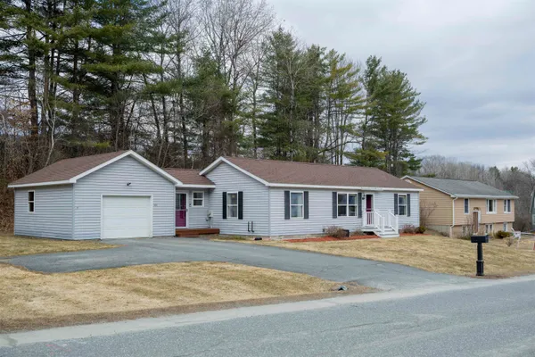 $403,000 | 401 Colonial Drive, Hartford, VT 05001