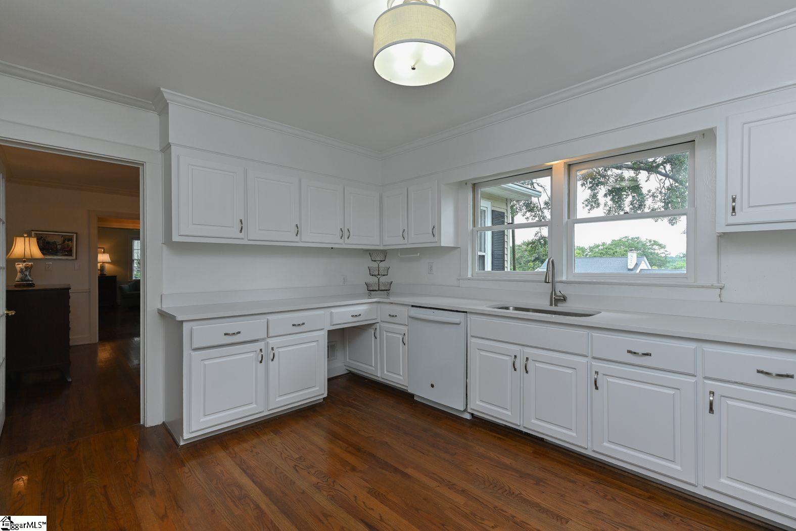 455 Longview Terrace Greenville, SC 29605 - Photo 9 of 27 Gallery Image 9
