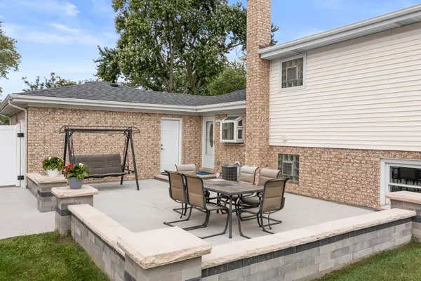 $599,900 | 865 Love Street, Elk Grove Village, IL 60007