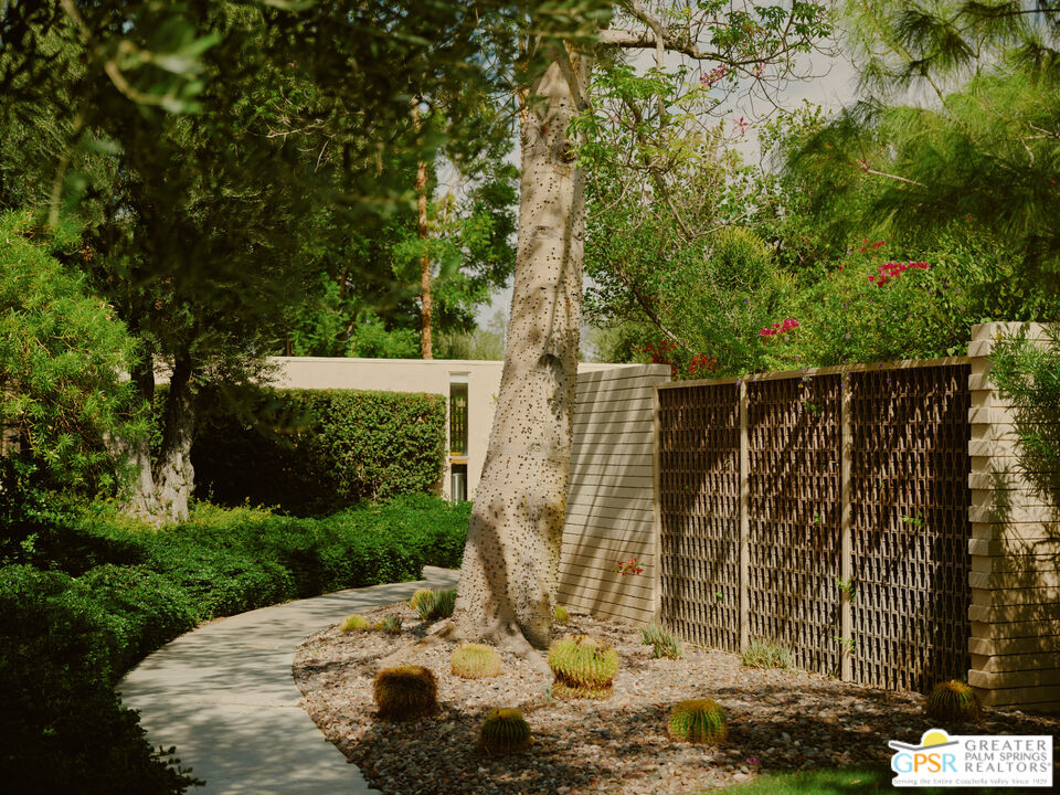 360 Cabrillo Road, Unit 101 Palm Springs, CA 92262 - Photo 24 of 39 a view of a pathway of a house