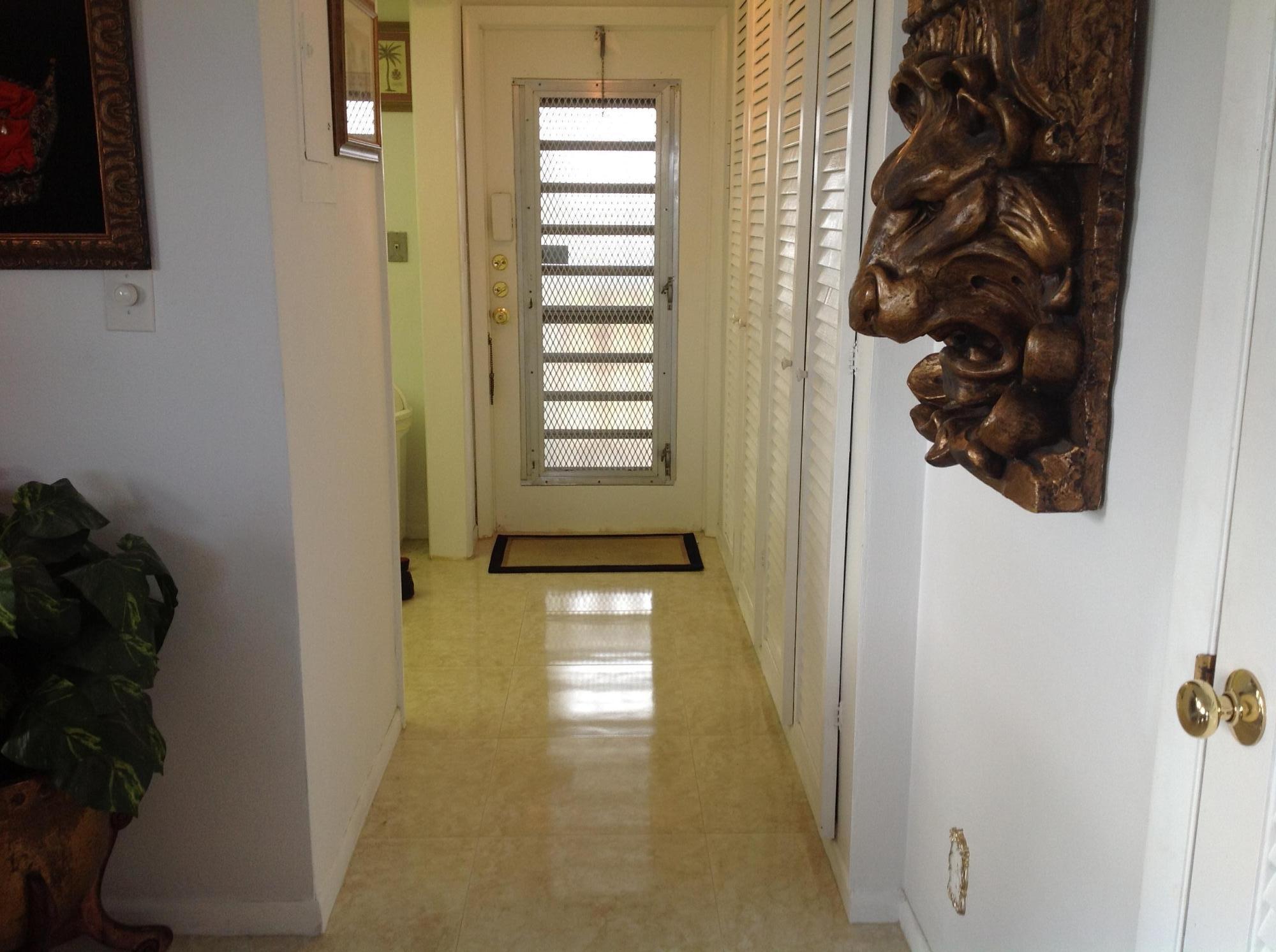 10 Southeast 13th Street, Unit D1 Boca Raton, FL 33432 - Photo 16 of 21 FOYER