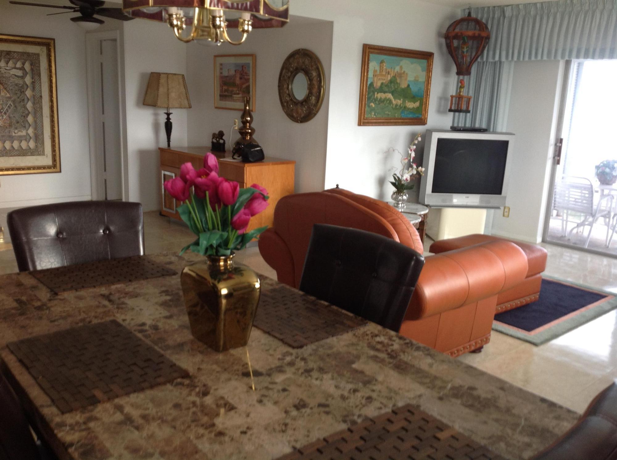 10 Southeast 13th Street, Unit D1 Boca Raton, FL 33432 - Photo 5 of 21 LIVING AREA