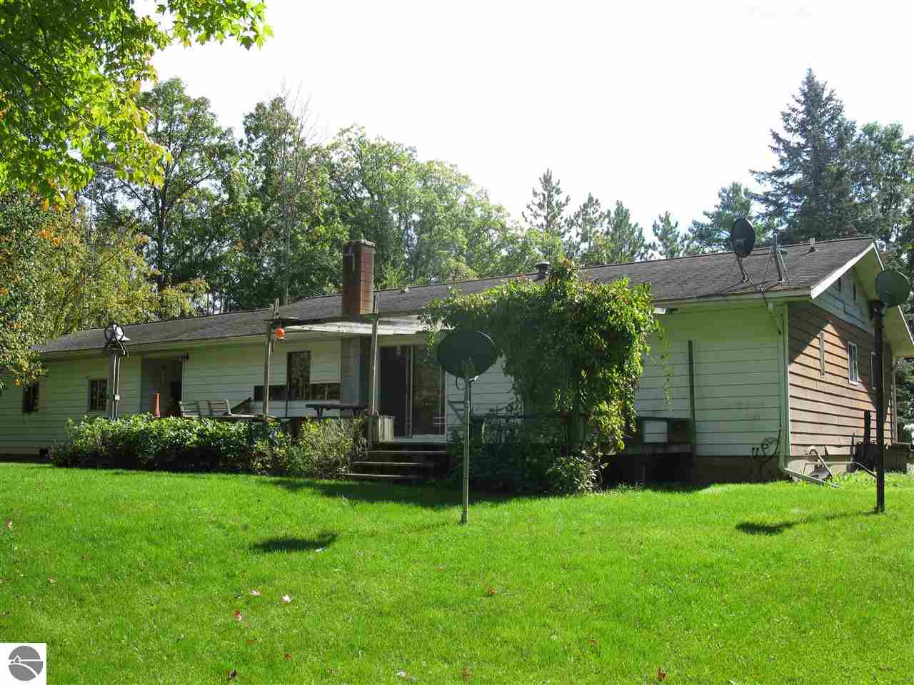 3921 East Twining Road Turner, MI 48765 - Photo 4 of 22 1790870-3.JPG