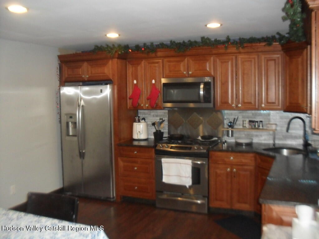 100 Lake Road Lake Katrine, NY 12449 - Photo 4 of 29 SAM_3546