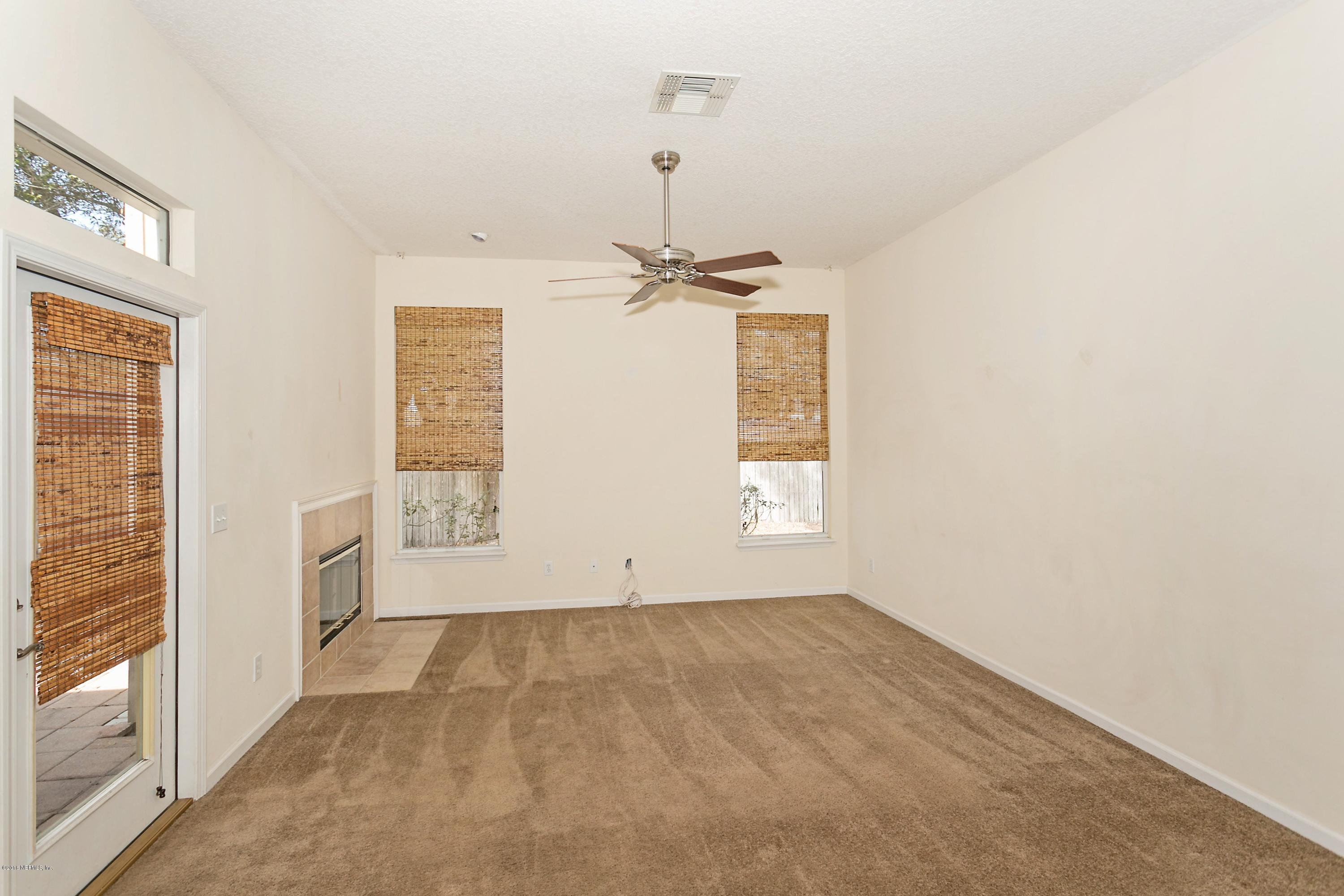2809 Hidden Stagecoach Road Jacksonville, FL 32223 - Photo 8 of 25 an empty room with windows and closet