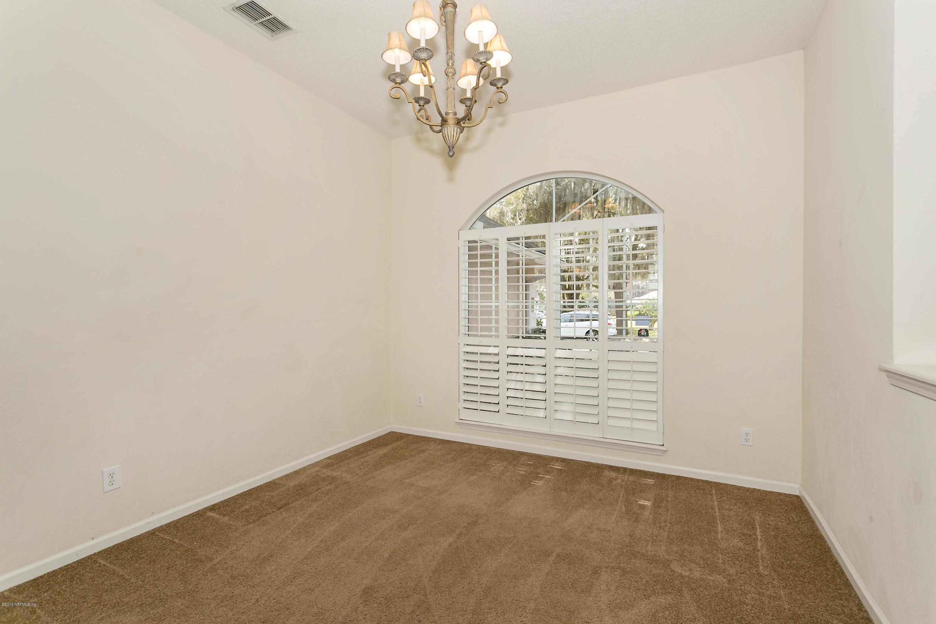 2809 Hidden Stagecoach Road Jacksonville, FL 32223 - Photo 9 of 25 an empty room with a window