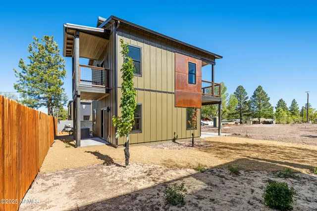 $598,000 | 302 West Oak Avenue, Unit 10, Flagstaff, AZ 86001